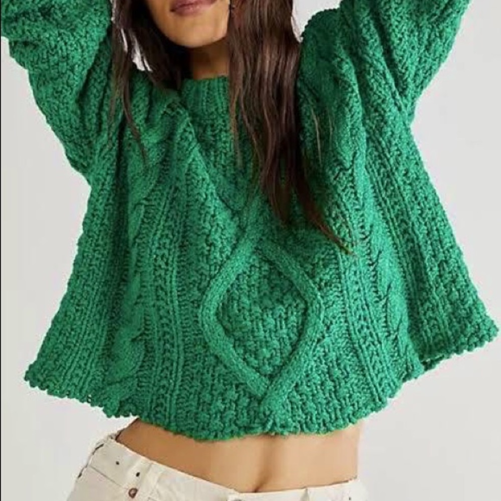 Free People green cable-knit slightly cropped sweater (size XS)